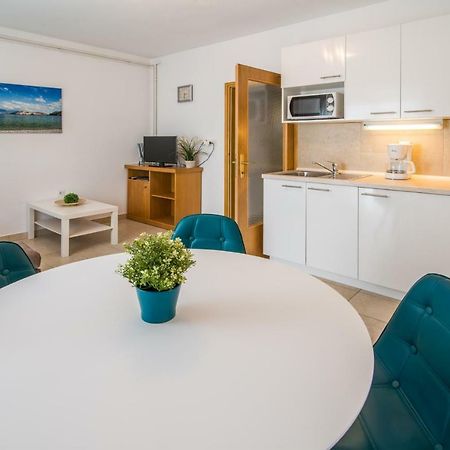 Apartments Marija & Anton Malinska Esterno foto