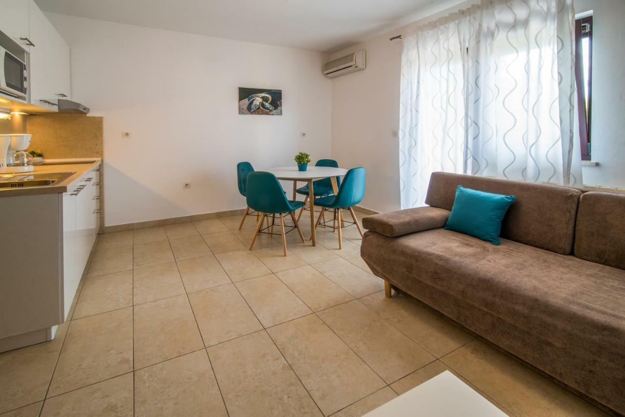 Apartments Marija & Anton Malinska Esterno foto