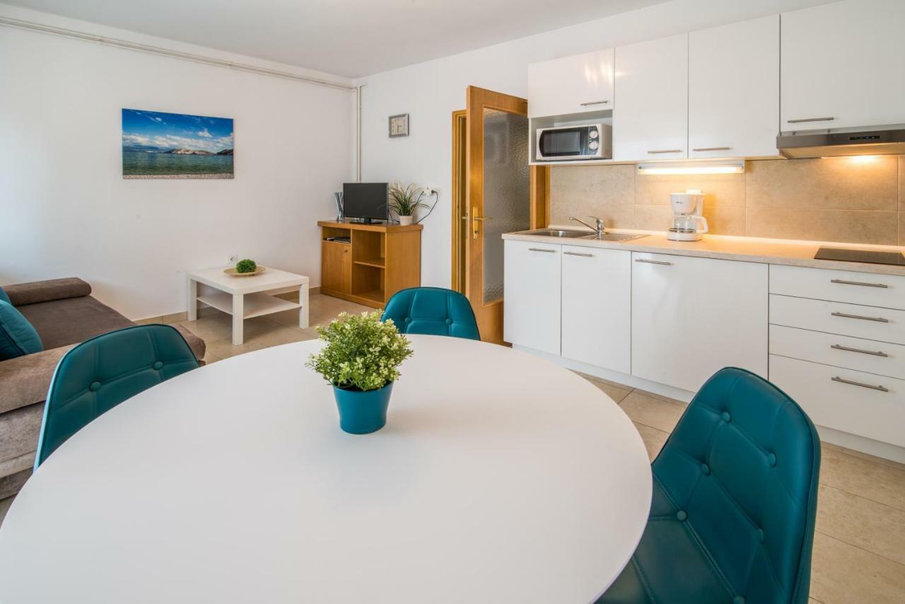 Apartments Marija & Anton Malinska Esterno foto