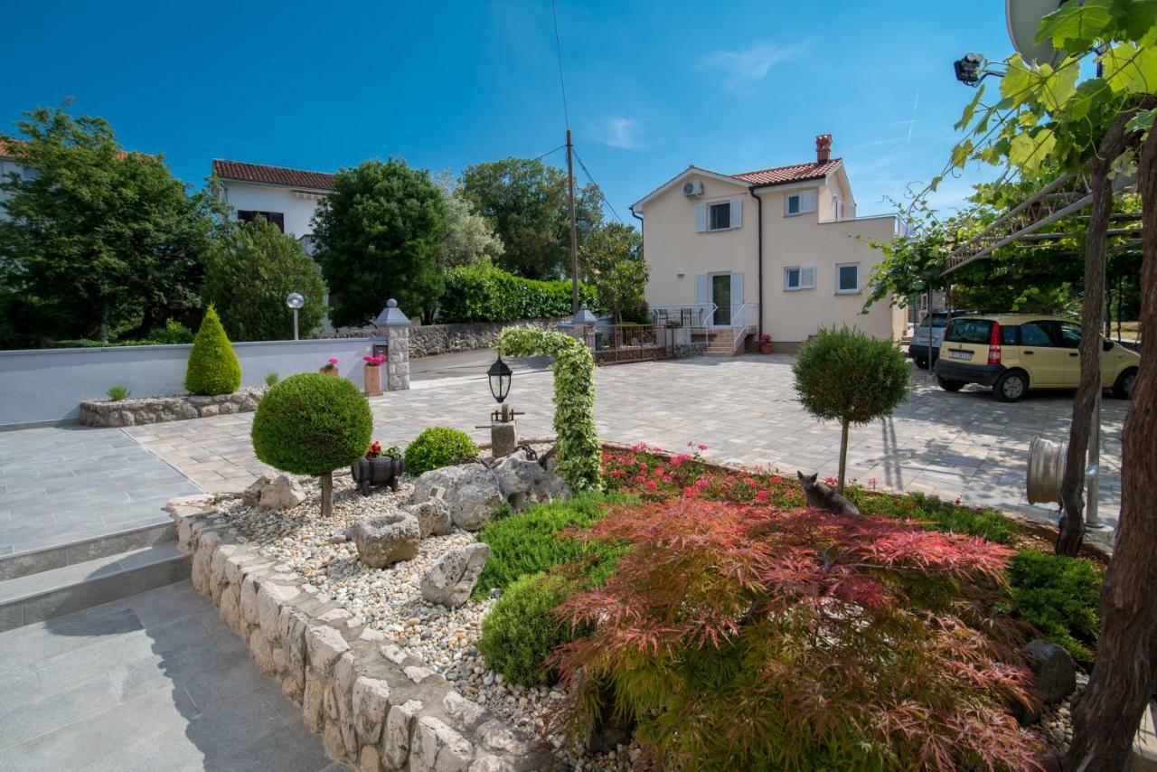Apartments Marija & Anton Malinska Esterno foto