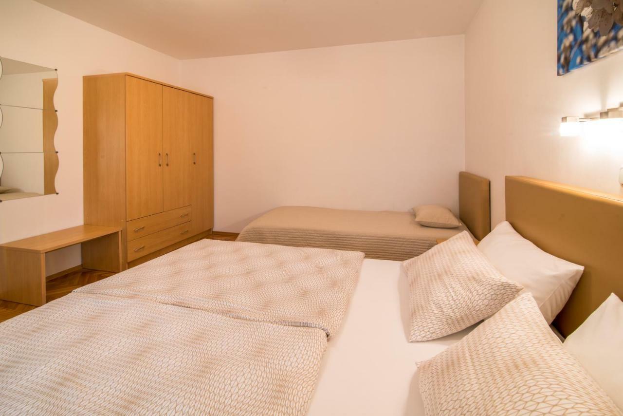 Apartments Marija & Anton Malinska Esterno foto