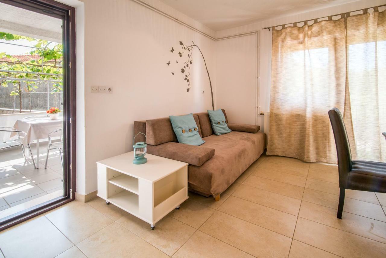 Apartments Marija & Anton Malinska Esterno foto
