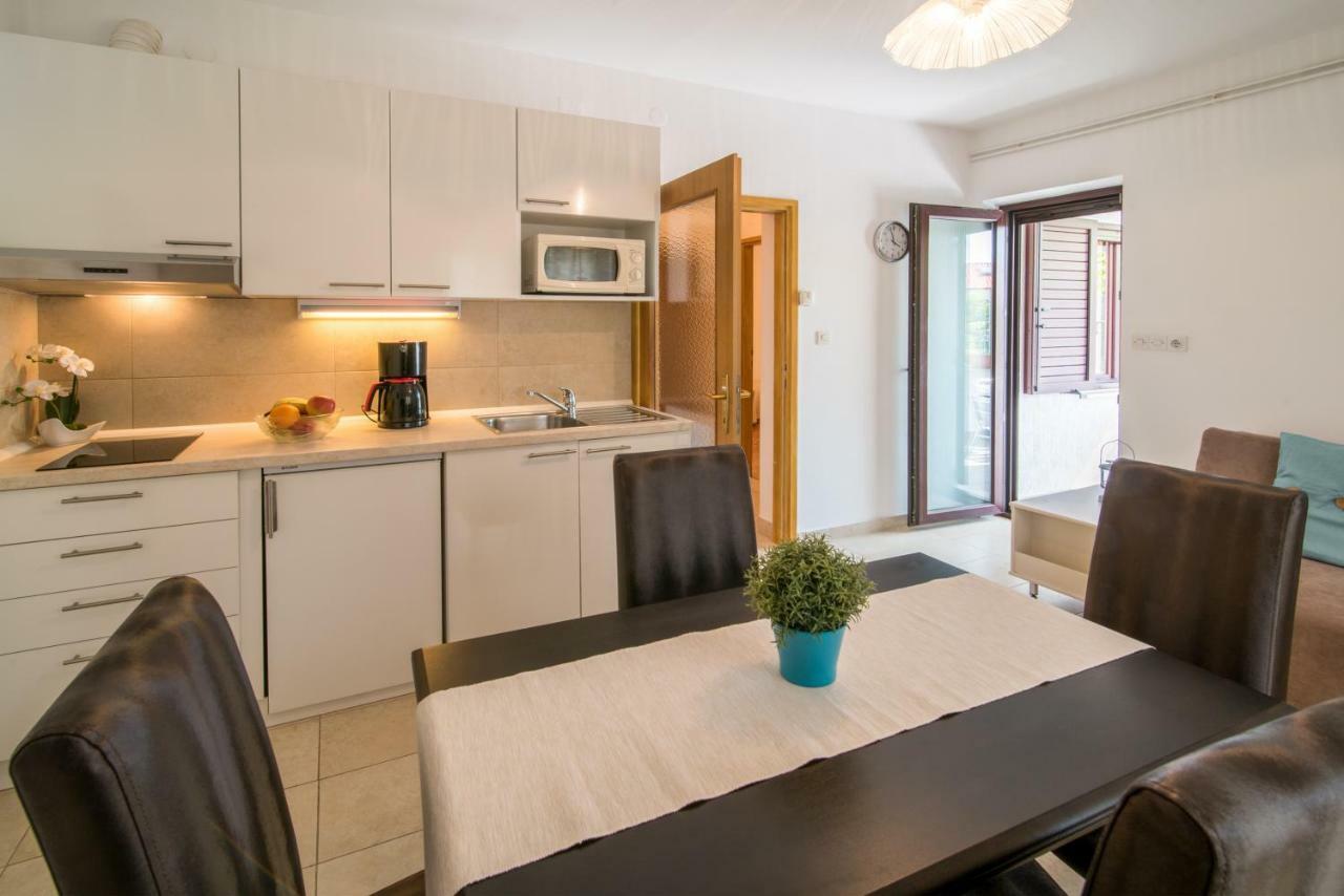 Apartments Marija & Anton Malinska Esterno foto