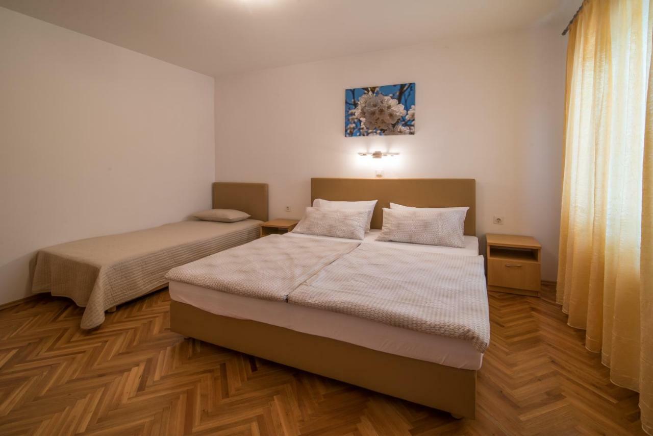 Apartments Marija & Anton Malinska Esterno foto
